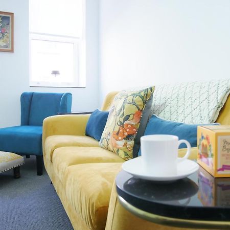 One Bedroom Luxury Ground Floor Apartment With Parking In Heart Holt Holt  Exterior photo